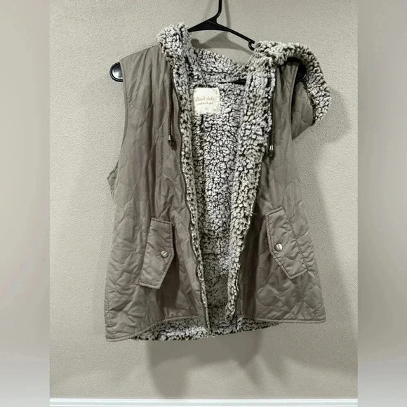 Alart’d State Sherpa Lined Vest - Picture 4 of 7